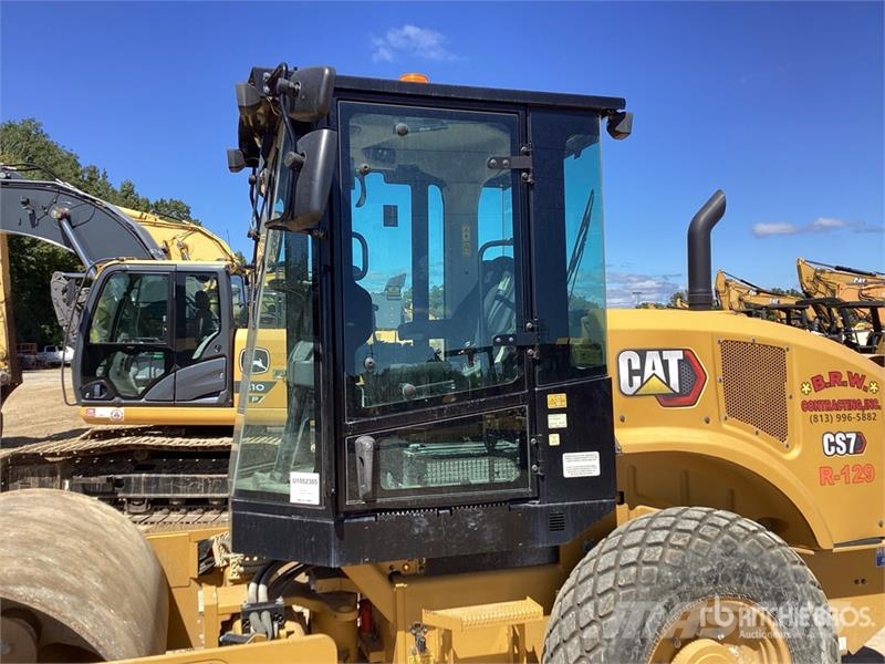 CAT CS7 Smooth Drum Compactor Enojni valjarji