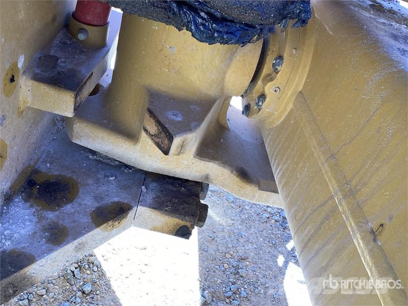CAT CS7 Smooth Drum Compactor Enojni valjarji