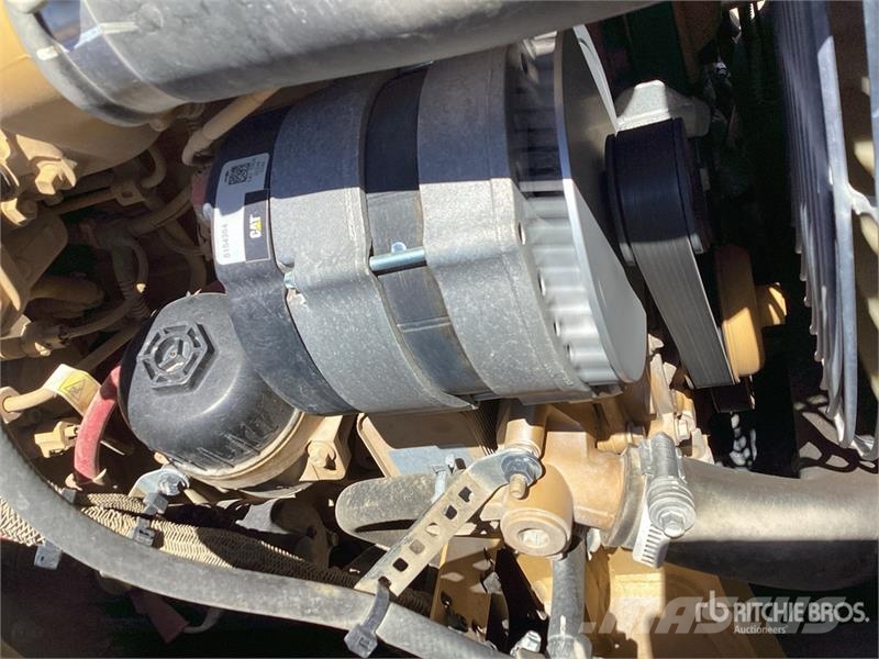 CAT CS7 Smooth Drum Compactor Enojni valjarji