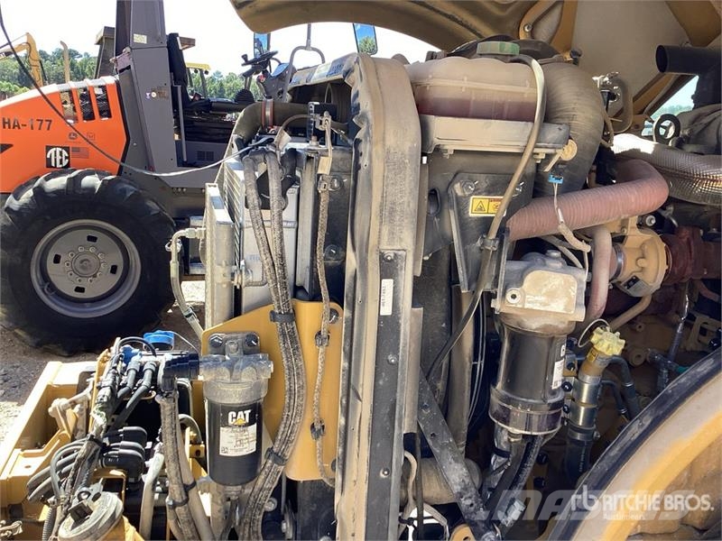 CAT CS7 Smooth Drum Compactor Enojni valjarji