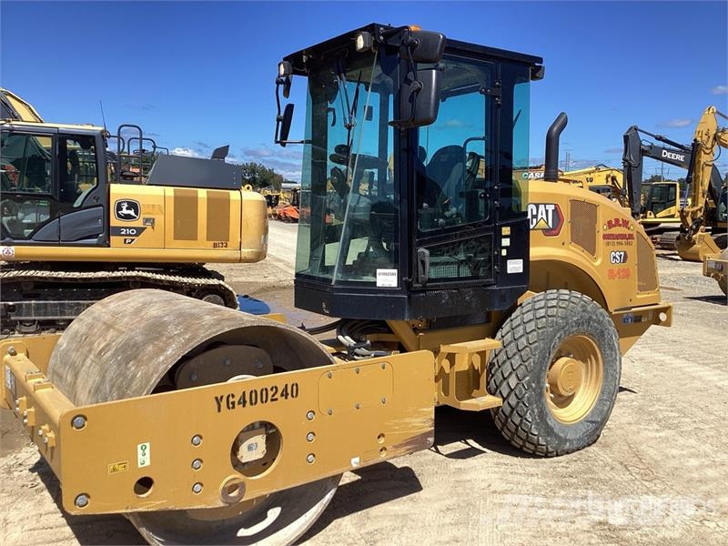 CAT CS7 Smooth Drum Compactor Enojni valjarji