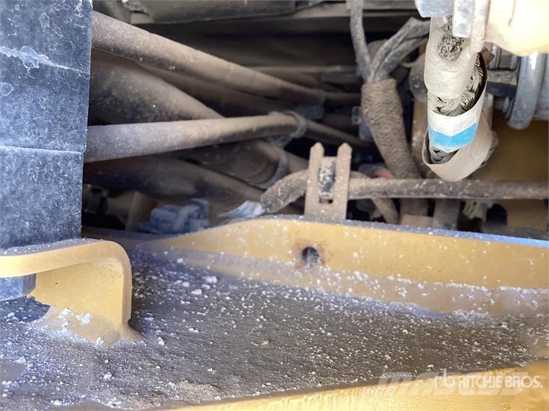CAT CS7 Smooth Drum Compactor Enojni valjarji