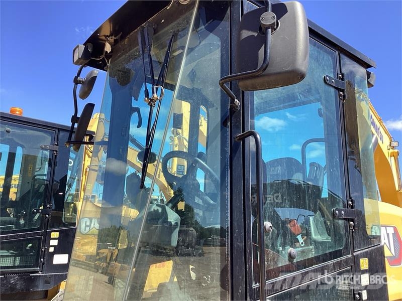 CAT CS7 Smooth Drum Compactor Enojni valjarji