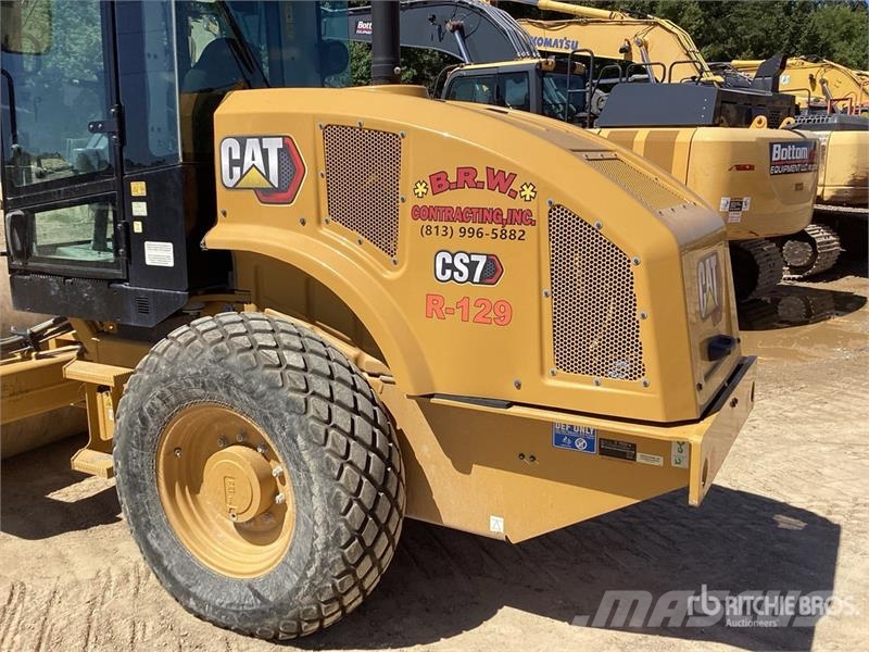 CAT CS7 Smooth Drum Compactor Enojni valjarji