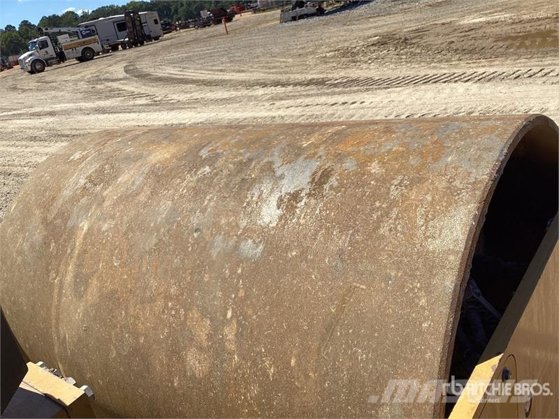 CAT CS7 Smooth Drum Compactor Enojni valjarji