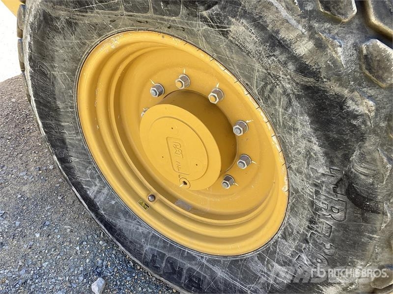 CAT CS7 Smooth Drum Compactor Enojni valjarji