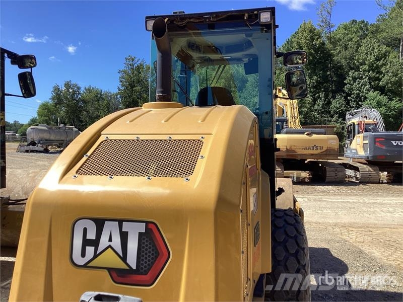 CAT CS7 Smooth Drum Compactor Enojni valjarji