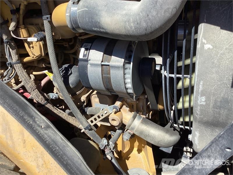 CAT CS7 Smooth Drum Compactor Enojni valjarji