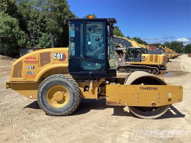 CAT CS7 Smooth Drum Compactor Enojni valjarji