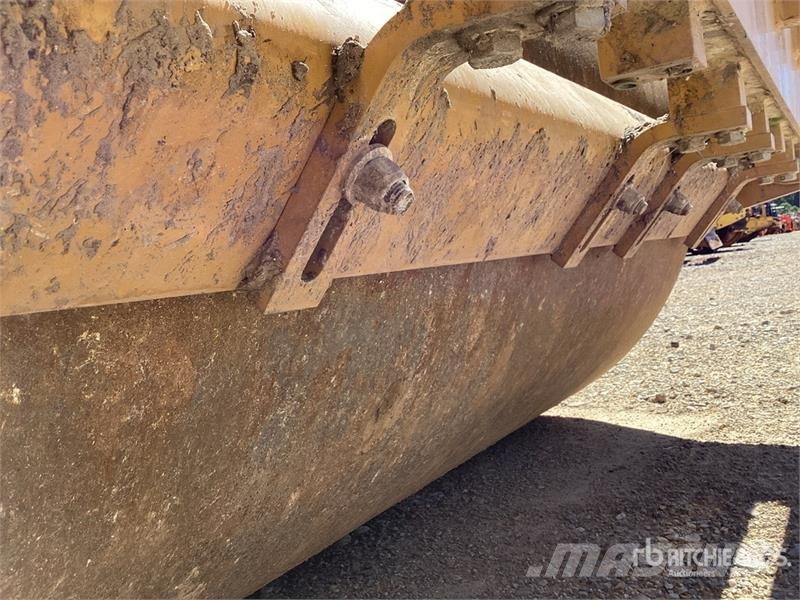 CAT CS7 Smooth Drum Compactor Enojni valjarji