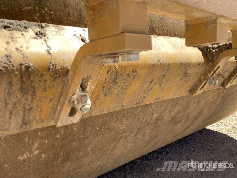 CAT CS7 Smooth Drum Compactor Enojni valjarji