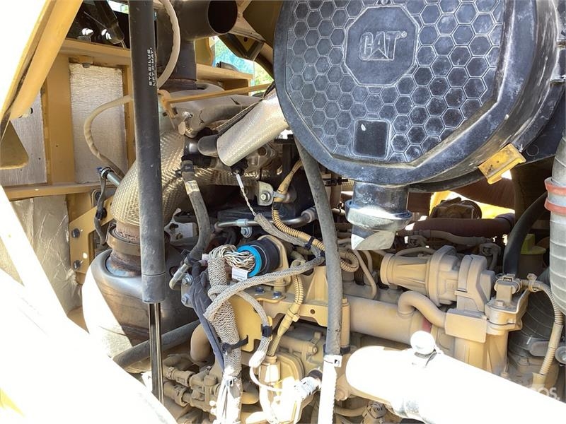 CAT CS7 Smooth Drum Compactor Enojni valjarji