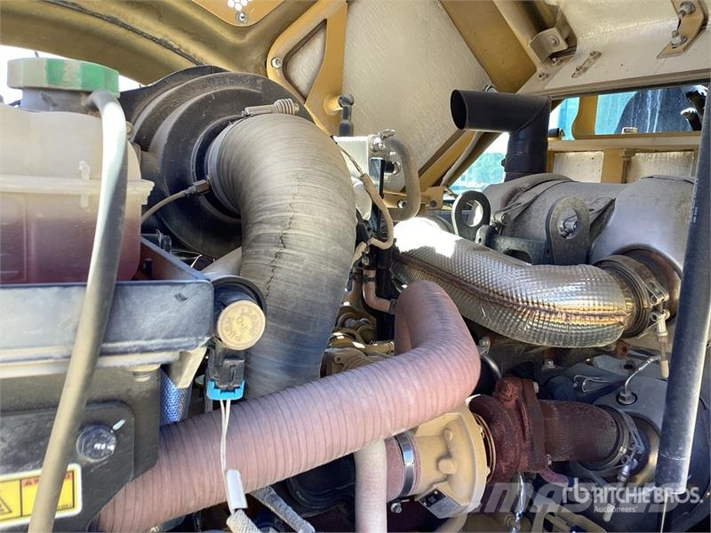 CAT CS7 Smooth Drum Compactor Enojni valjarji