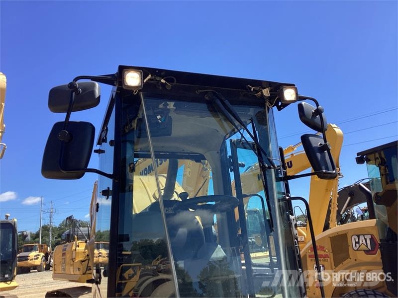 CAT CS7 Smooth Drum Compactor Enojni valjarji