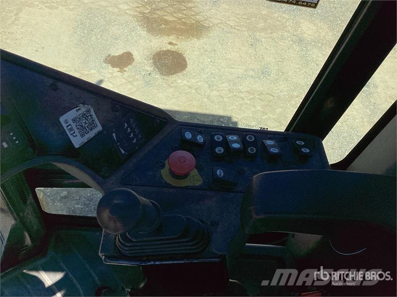 CAT CS7 Smooth Drum Compactor Enojni valjarji