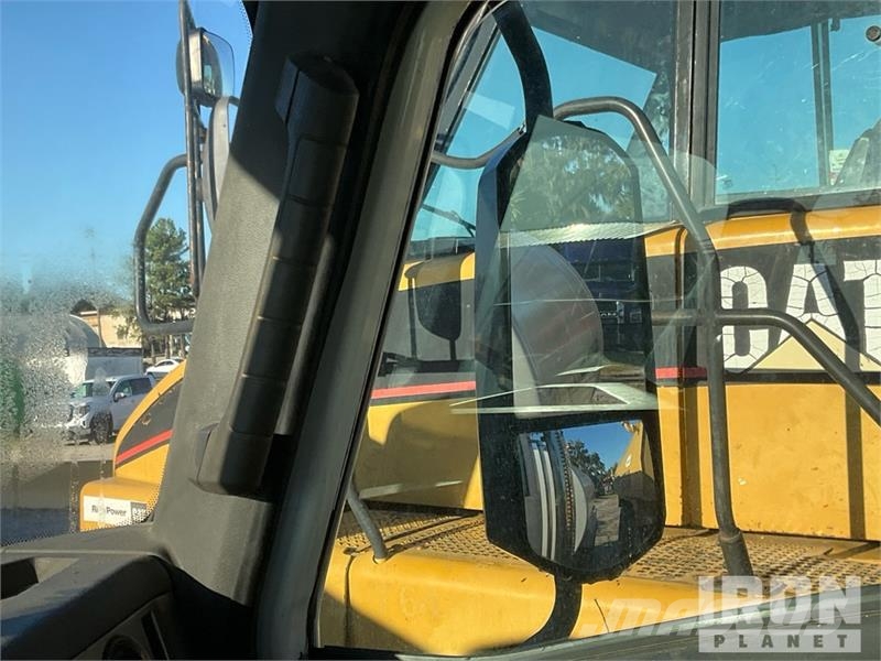 CAT CT660S صهاريج مياه