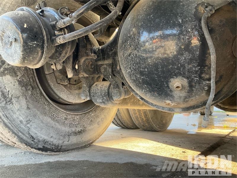 CAT CT660S صهاريج مياه