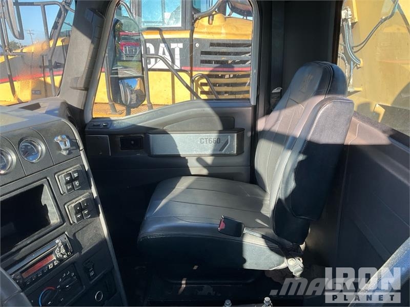 CAT CT660S صهاريج مياه