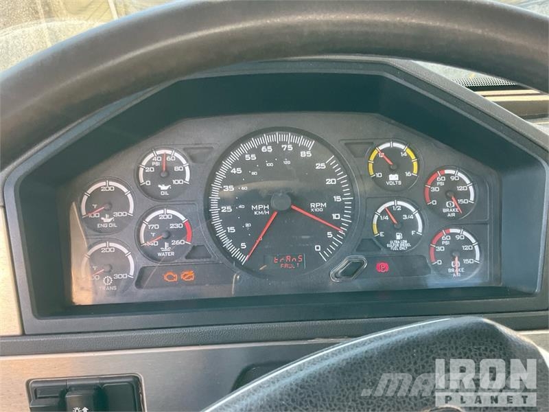 CAT CT660S صهاريج مياه