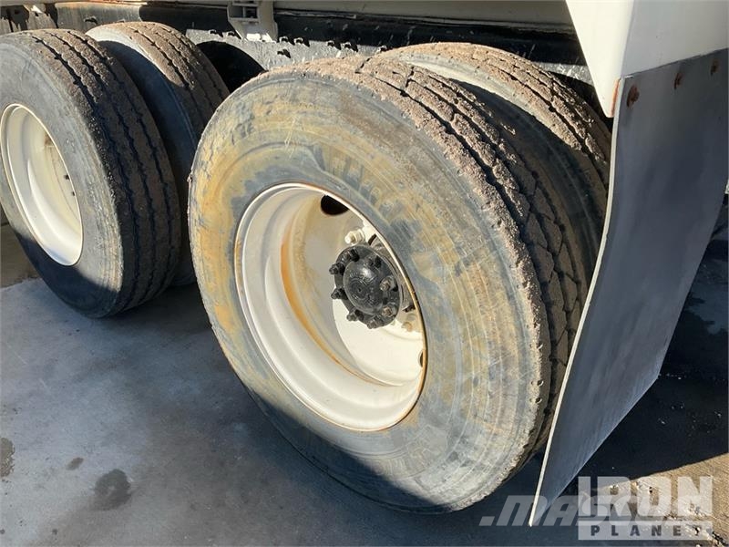 CAT CT660S صهاريج مياه
