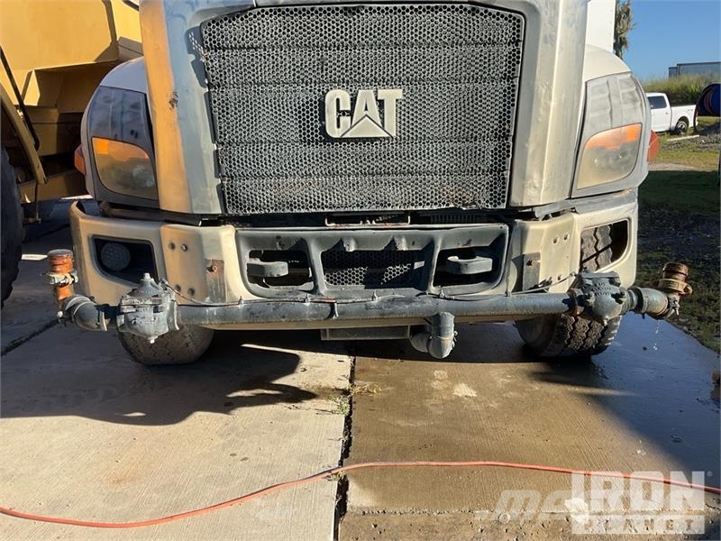 CAT CT660S صهاريج مياه
