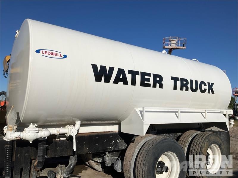 CAT CT660S صهاريج مياه