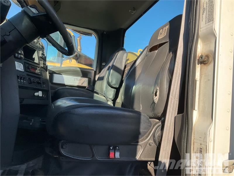 CAT CT660S صهاريج مياه