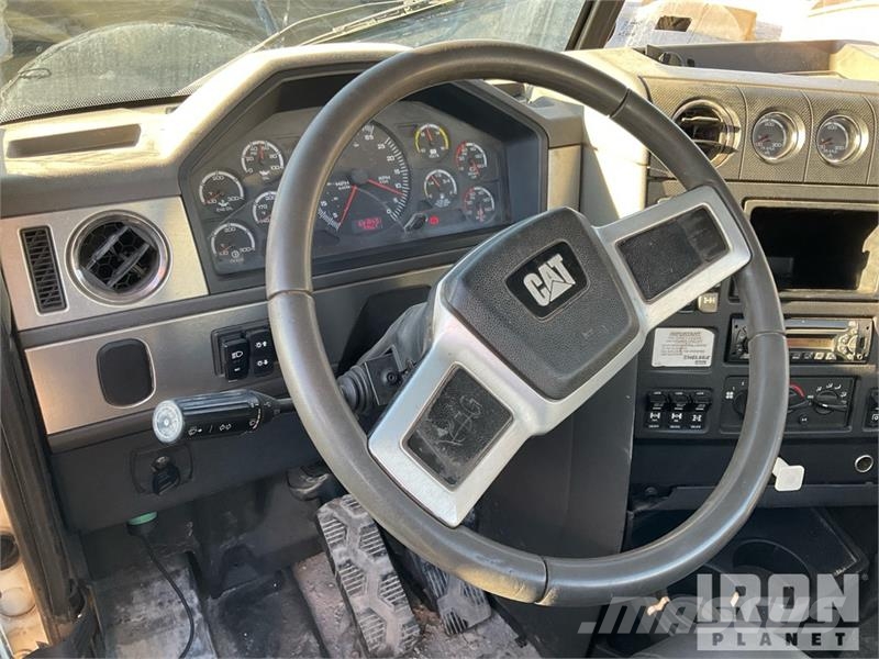 CAT CT660S صهاريج مياه