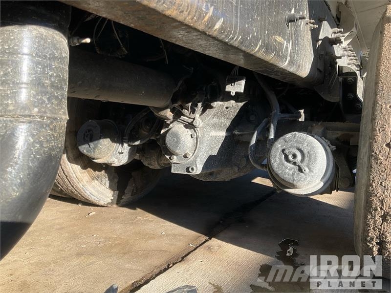 CAT CT660S صهاريج مياه