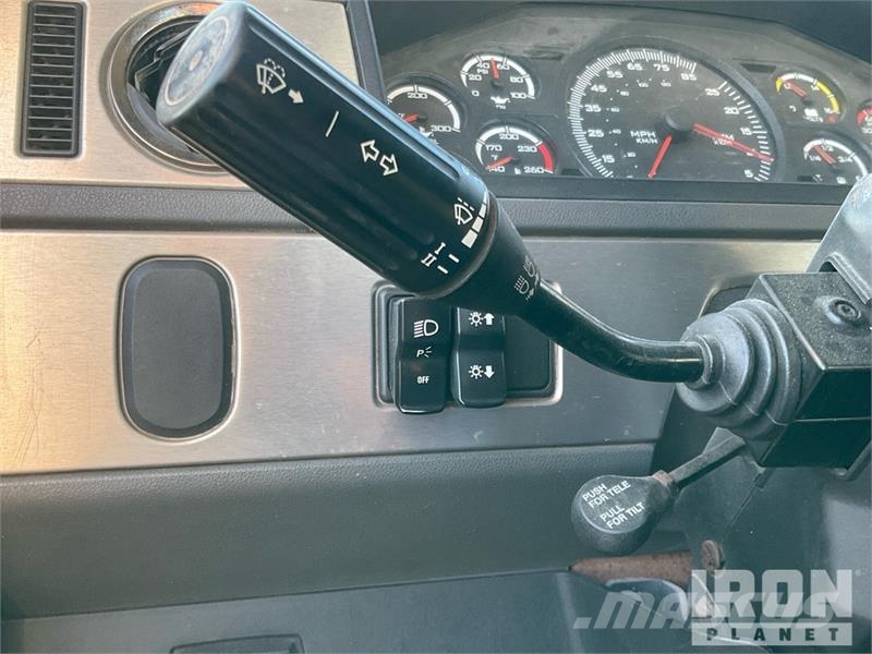 CAT CT660S صهاريج مياه