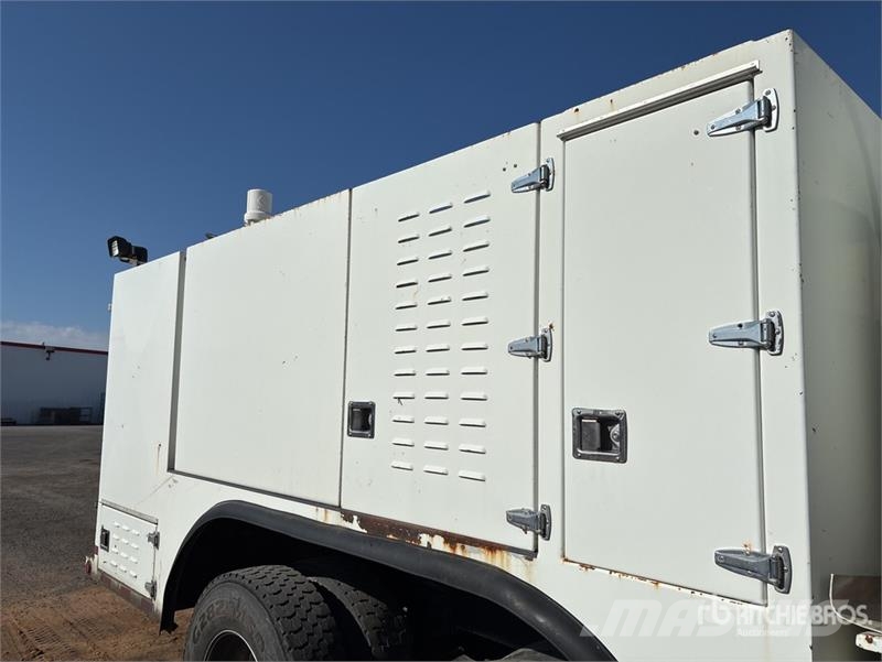 CAT CT660S 2000 gal 6x4 Fuel and Lube Truck (Inoperabl Camiões-cisterna