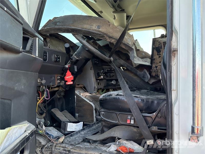 CAT CT660S 6x4 Fuel and Lube Truck (Inoperable) Kamioni cisterne