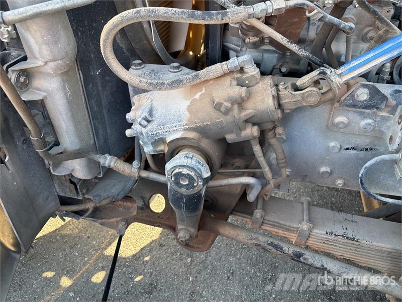 CAT CT660S 6x4 Fuel and Lube Truck (Inoperable) Kamioni cisterne