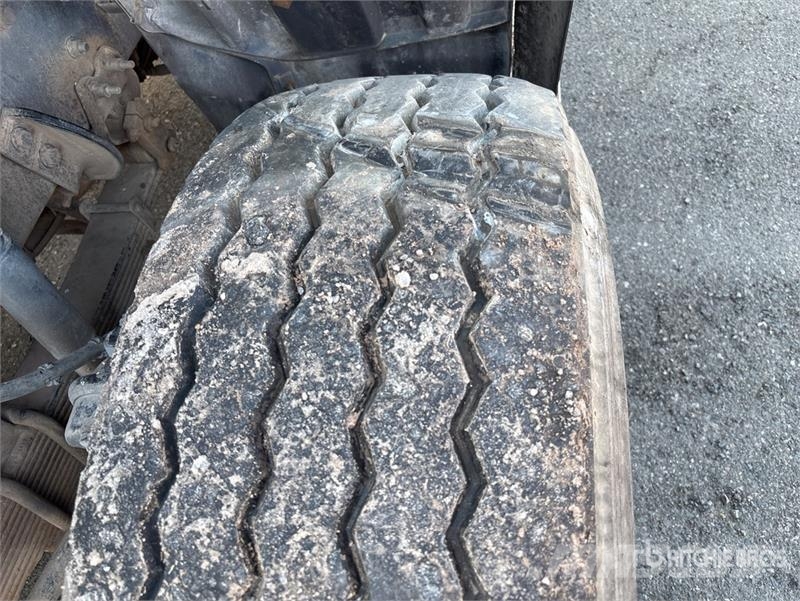 CAT CT660S 6x4 Fuel and Lube Truck (Inoperable) Kamioni cisterne