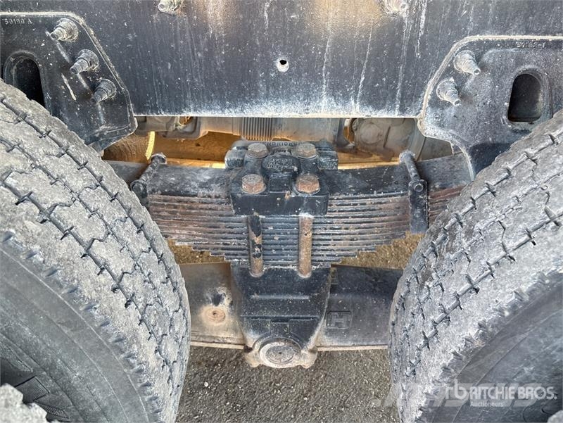 CAT CT660S 6x4 Fuel and Lube Truck (Inoperable) Kamioni cisterne