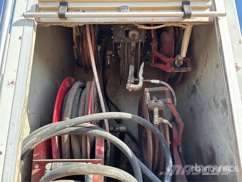 CAT CT660S 6x4 Fuel and Lube Truck (Inoperable) Kamioni cisterne