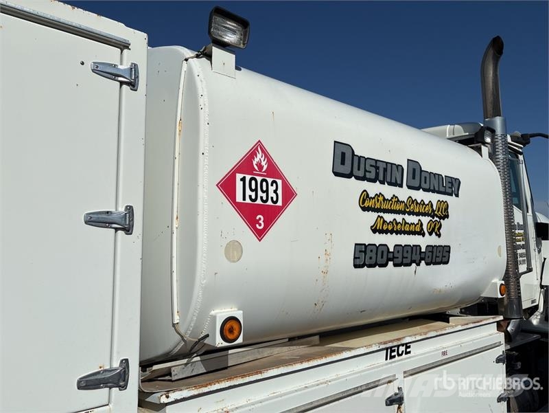 CAT CT660S 6x4 Fuel and Lube Truck (Inoperable) Kamioni cisterne