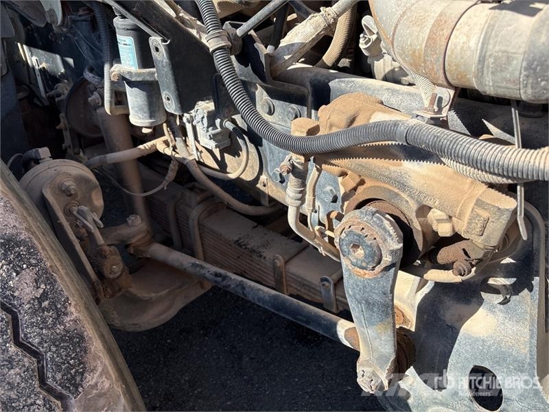 CAT CT660S 6x4 Fuel and Lube Truck (Inoperable) Kamioni cisterne