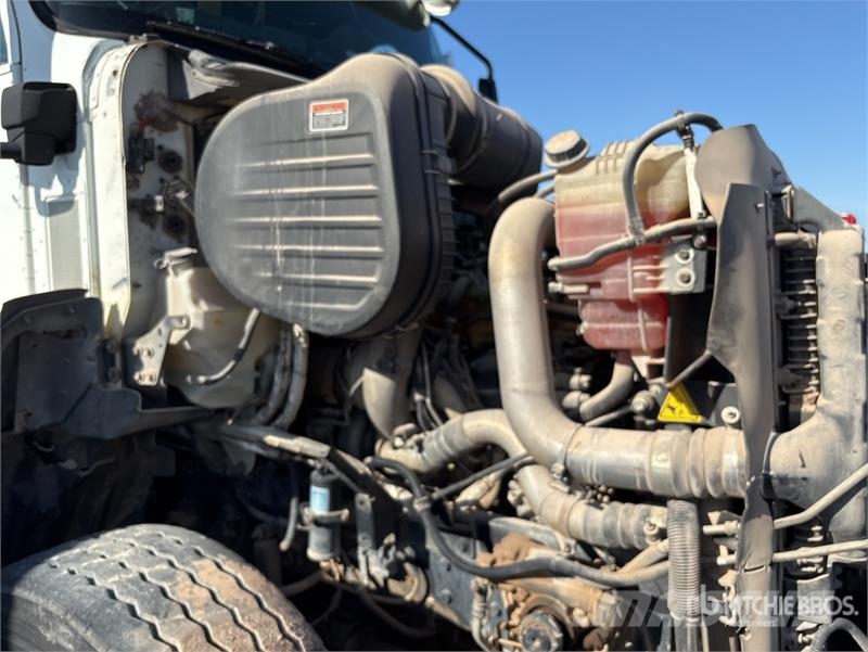 CAT CT660S 6x4 Fuel and Lube Truck (Inoperable) Kamioni cisterne