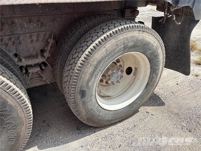 CAT CT66S 8x4 Tri/A Dump Truck (Inoperable) Camion benne