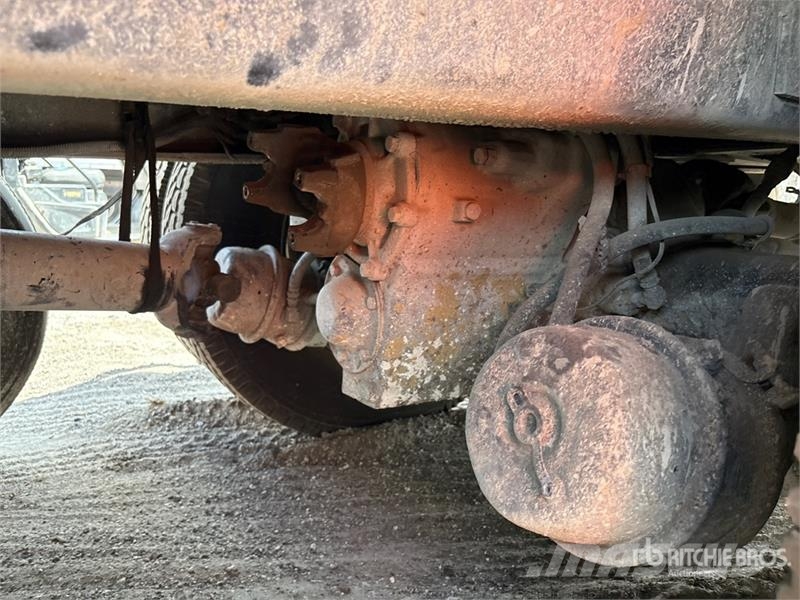 CAT CT66S 8x4 Tri/A Dump Truck (Inoperable) Camion benne