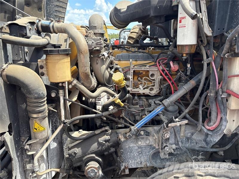 CAT CT66S 8x4 Tri/A Dump Truck (Inoperable) Camion benne
