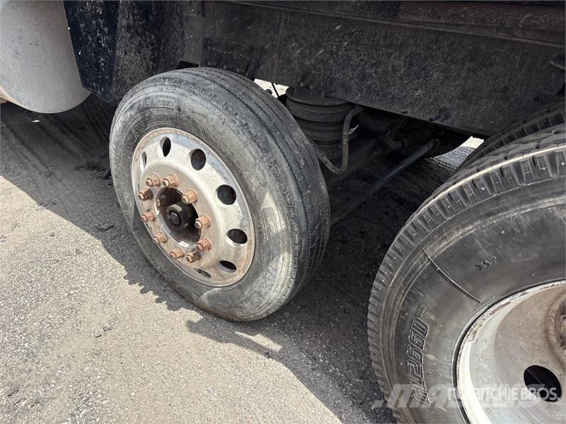 CAT CT66S 8x4 Tri/A Dump Truck (Inoperable) Camion benne