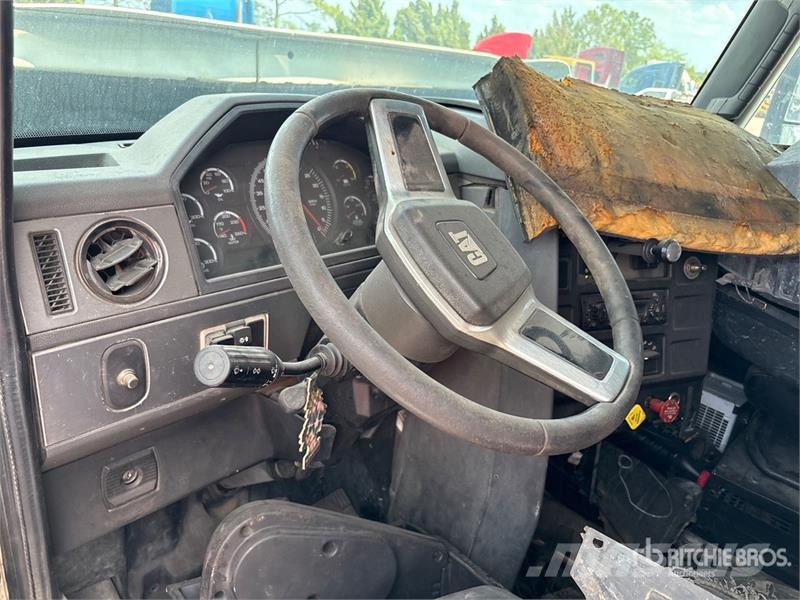 CAT CT66S 8x4 Tri/A Dump Truck (Inoperable) Camion benne