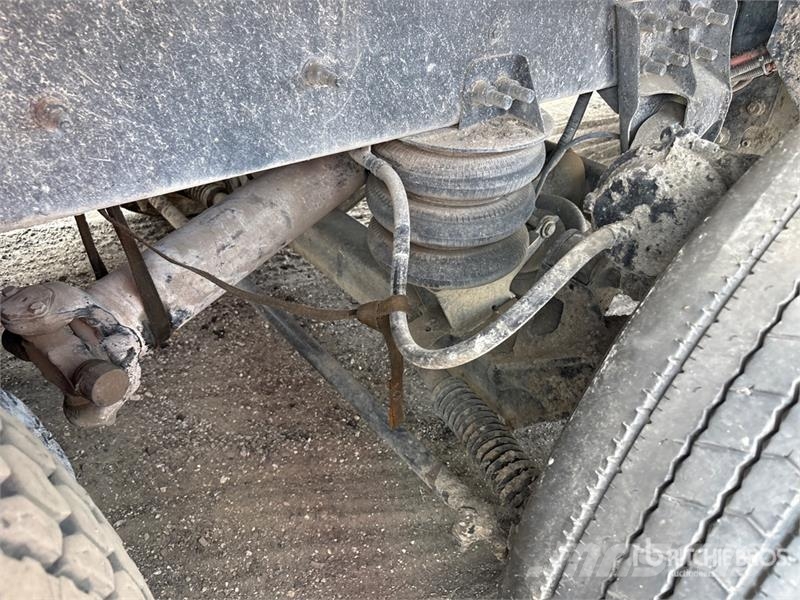 CAT CT66S 8x4 Tri/A Dump Truck (Inoperable) Camion benne