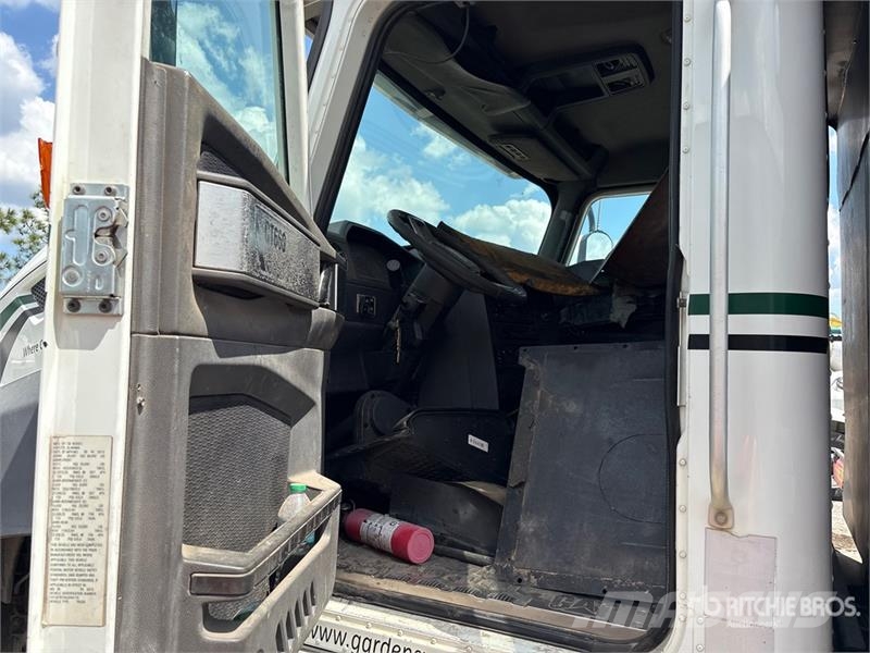 CAT CT66S 8x4 Tri/A Dump Truck (Inoperable) Camion benne