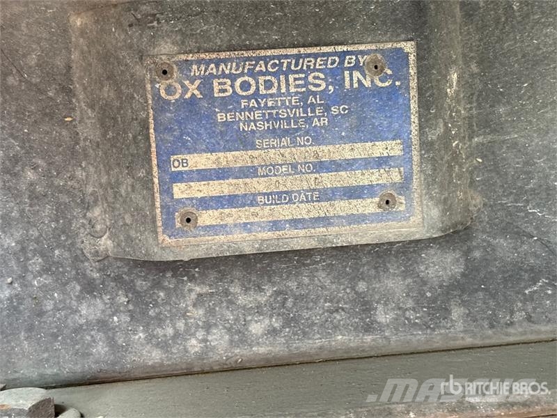 CAT CT66S 8x4 Tri/A Dump Truck (Inoperable) Camion benne