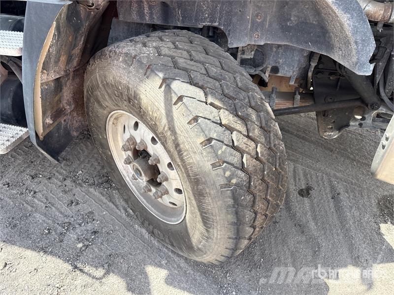 CAT CT66S 8x4 Tri/A Dump Truck (Inoperable) Camion benne