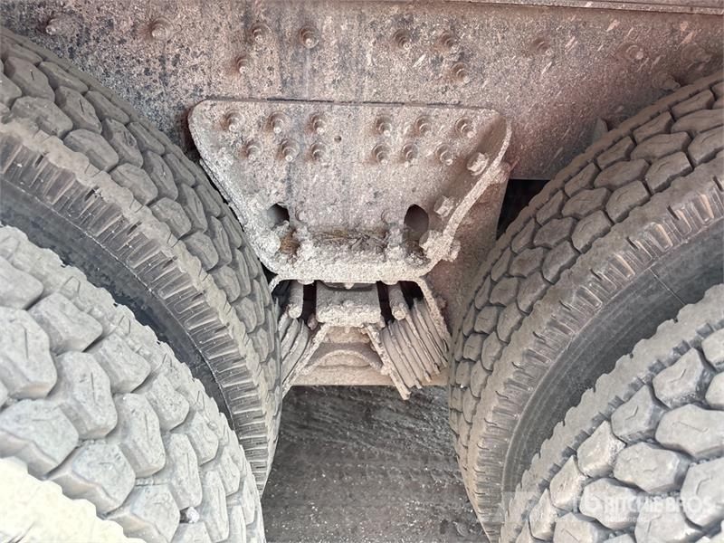 CAT CT66S 8x4 Tri/A Dump Truck (Inoperable) Camion benne