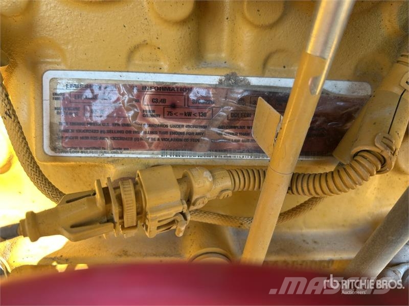 CAT CW14 9 Wheel Pneumatic Roller Pneumatikové valce